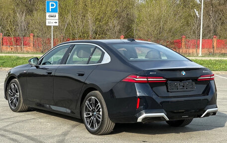 BMW 5 серия, 2024 год, 7 100 000 рублей, 4 фотография