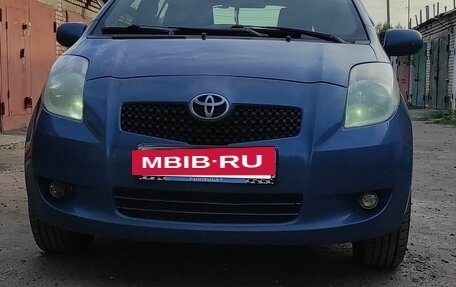 Toyota Yaris III рестайлинг, 2008 год, 700 000 рублей, 2 фотография