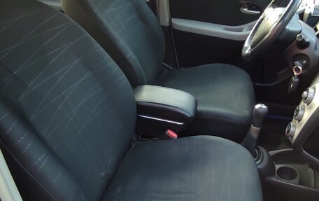 Toyota Yaris III рестайлинг, 2008 год, 700 000 рублей, 14 фотография
