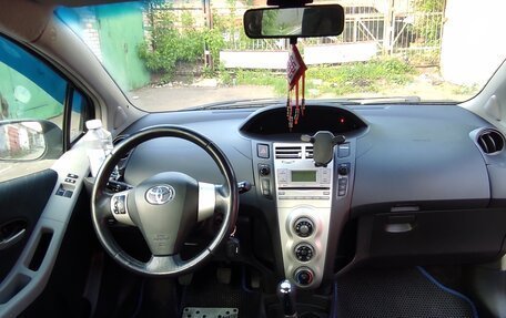 Toyota Yaris III рестайлинг, 2008 год, 700 000 рублей, 20 фотография