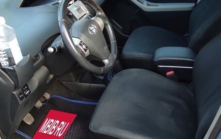 Toyota Yaris III рестайлинг, 2008 год, 700 000 рублей, 16 фотография