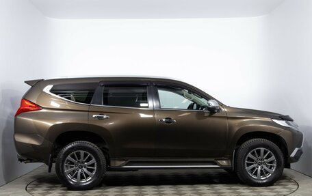 Mitsubishi Pajero Sport III рестайлинг, 2017 год, 2 450 000 рублей, 4 фотография