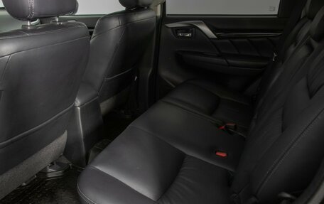 Mitsubishi Pajero Sport III рестайлинг, 2017 год, 2 450 000 рублей, 12 фотография
