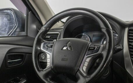 Mitsubishi Pajero Sport III рестайлинг, 2017 год, 2 450 000 рублей, 16 фотография