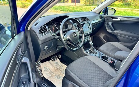 Volkswagen Tiguan II, 2018 год, 2 300 000 рублей, 17 фотография