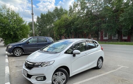 Honda Fit III, 2019 год, 1 500 000 рублей, 2 фотография