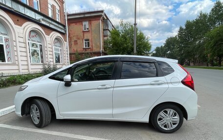 Honda Fit III, 2019 год, 1 500 000 рублей, 5 фотография