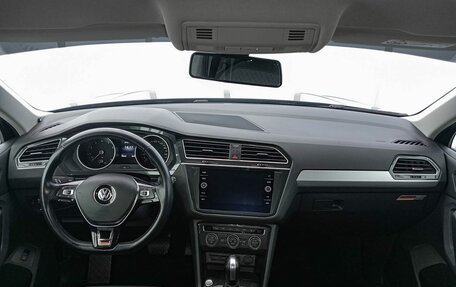 Volkswagen Tiguan II, 2020 год, 2 640 000 рублей, 17 фотография
