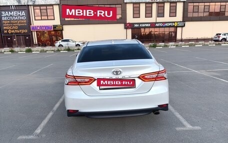 Toyota Camry, 2018 год, 2 650 000 рублей, 2 фотография