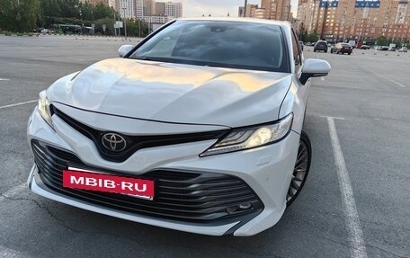 Toyota Camry, 2018 год, 2 650 000 рублей, 7 фотография