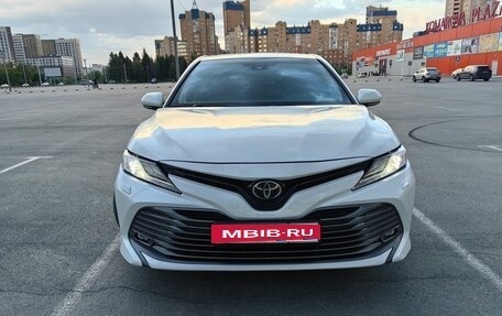 Toyota Camry, 2018 год, 2 650 000 рублей, 10 фотография