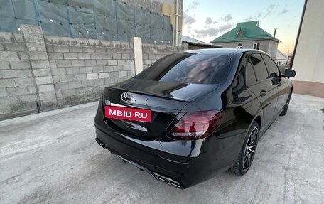 Mercedes-Benz E-Класс, 2019 год, 3 500 000 рублей, 4 фотография