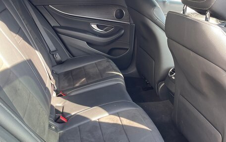 Mercedes-Benz E-Класс, 2019 год, 3 500 000 рублей, 15 фотография