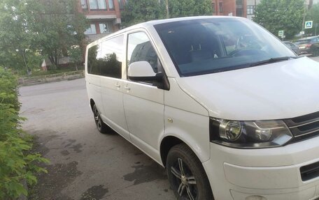 Volkswagen Caravelle T5, 2014 год, 2 000 000 рублей, 2 фотография