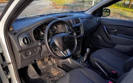 Renault Logan II, 2018 год, 795 000 рублей, 14 фотография