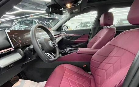 BMW 5 серия, 2025 год, 8 200 000 рублей, 8 фотография