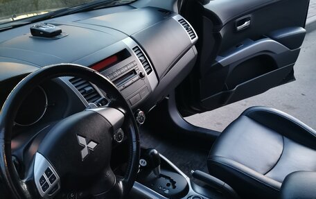 Mitsubishi Outlander III рестайлинг 3, 2010 год, 1 350 000 рублей, 6 фотография