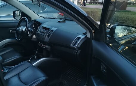 Mitsubishi Outlander III рестайлинг 3, 2010 год, 1 350 000 рублей, 7 фотография