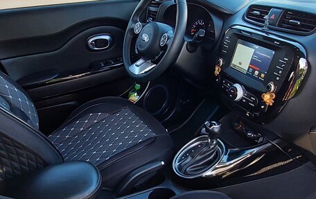 KIA Soul II рестайлинг, 2018 год, 1 790 000 рублей, 24 фотография