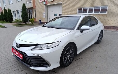 Toyota Camry, 2021 год, 3 180 000 рублей, 1 фотография