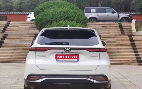 Toyota Venza, 2022 год, 2 420 000 рублей, 4 фотография
