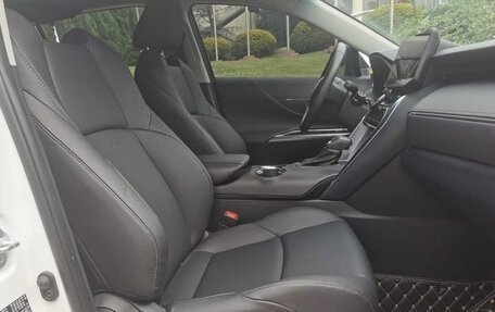 Toyota Venza, 2022 год, 2 420 000 рублей, 18 фотография