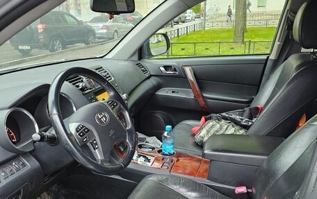 Toyota Highlander III, 2010 год, 1 830 000 рублей, 10 фотография