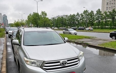 Toyota Highlander III, 2010 год, 1 830 000 рублей, 2 фотография