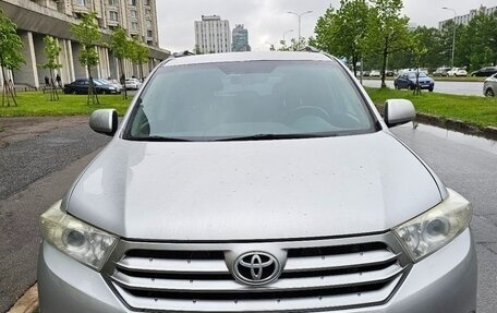 Toyota Highlander III, 2010 год, 1 830 000 рублей, 8 фотография
