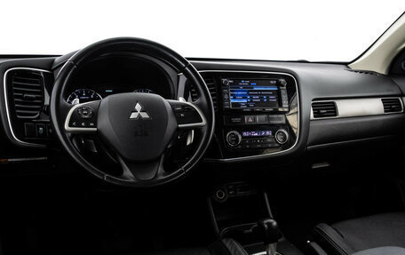 Mitsubishi Outlander III рестайлинг 3, 2014 год, 1 499 000 рублей, 11 фотография