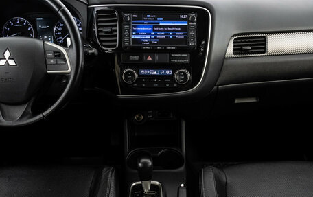 Mitsubishi Outlander III рестайлинг 3, 2014 год, 1 499 000 рублей, 13 фотография