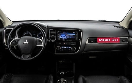 Mitsubishi Outlander III рестайлинг 3, 2014 год, 1 499 000 рублей, 10 фотография