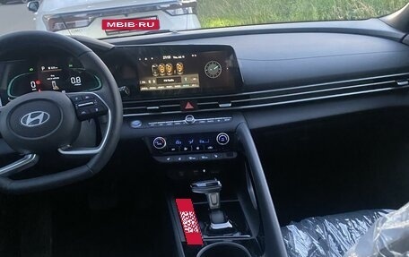 Hyundai Elantra, 2023 год, 2 150 000 рублей, 2 фотография