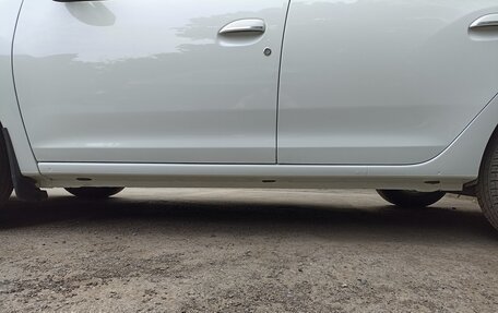 Renault Logan II, 2019 год, 900 000 рублей, 5 фотография