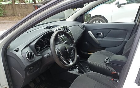 Renault Logan II, 2019 год, 900 000 рублей, 10 фотография