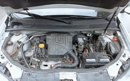 Renault Logan II, 2019 год, 900 000 рублей, 11 фотография