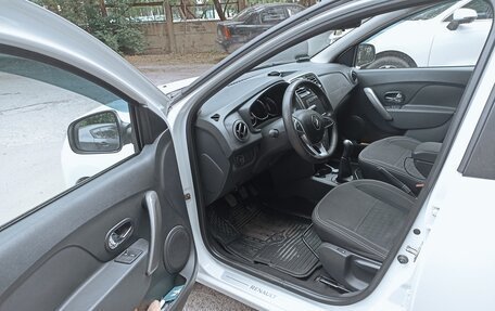 Renault Logan II, 2019 год, 900 000 рублей, 12 фотография