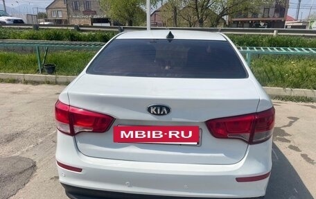 KIA Rio III рестайлинг, 2017 год, 800 000 рублей, 2 фотография