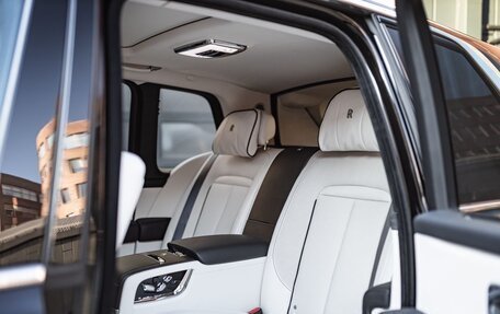 Rolls-Royce Cullinan, 2021 год, 42 000 000 рублей, 2 фотография