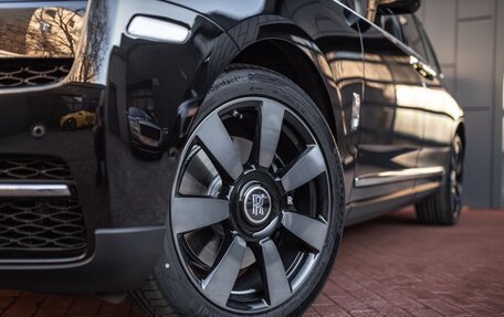Rolls-Royce Cullinan, 2021 год, 42 000 000 рублей, 12 фотография