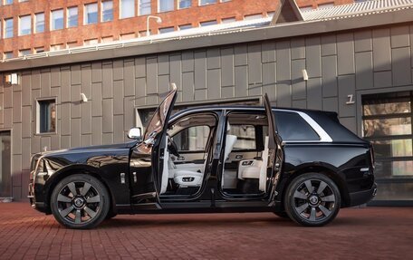 Rolls-Royce Cullinan, 2021 год, 42 000 000 рублей, 13 фотография