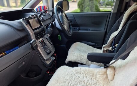 Toyota Noah III, 2009 год, 1 590 000 рублей, 9 фотография
