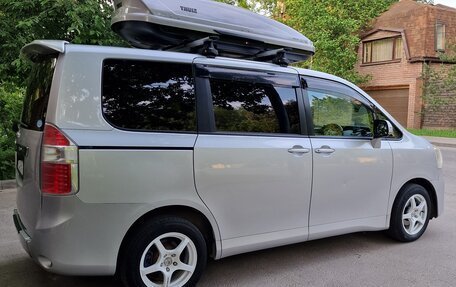 Toyota Noah III, 2009 год, 1 590 000 рублей, 8 фотография