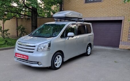 Toyota Noah III, 2009 год, 1 590 000 рублей, 2 фотография