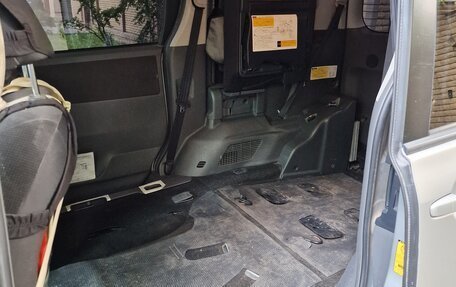 Toyota Noah III, 2009 год, 1 590 000 рублей, 14 фотография