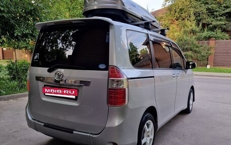 Toyota Noah III, 2009 год, 1 590 000 рублей, 7 фотография