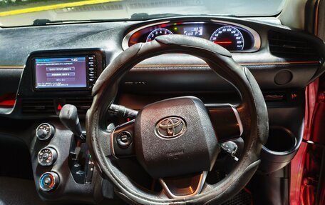 Toyota Sienta II, 2015 год, 1 350 000 рублей, 8 фотография