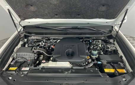 Toyota Land Cruiser Prado 150 рестайлинг 2, 2019 год, 5 500 000 рублей, 39 фотография