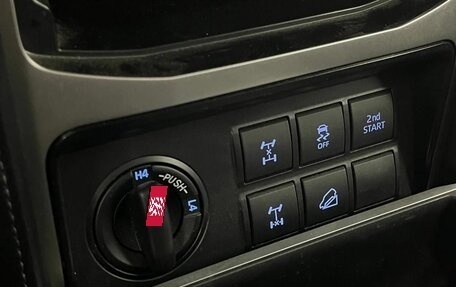 Toyota Land Cruiser Prado 150 рестайлинг 2, 2019 год, 5 500 000 рублей, 31 фотография
