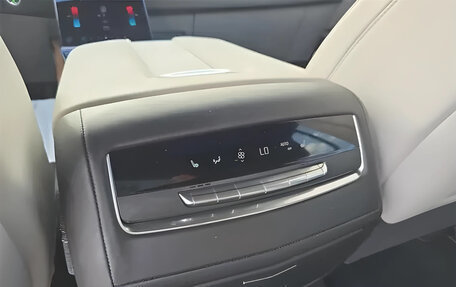 Cadillac Escalade V, 2025 год, 21 700 000 рублей, 15 фотография
